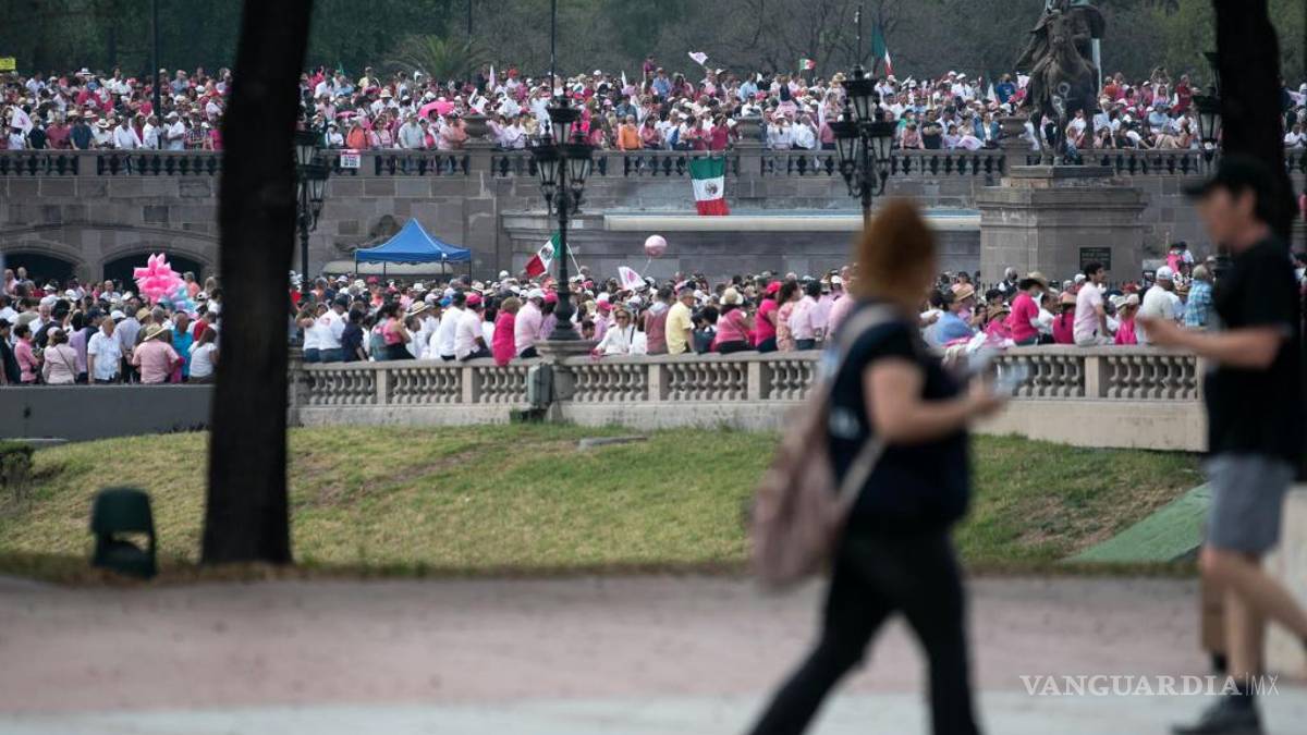 Así toman las calles y plazas miles de mexicanos para defender al INE (Fotos)