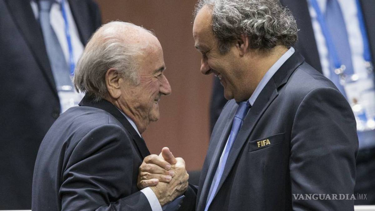 FIFA reduce la sanción a Blatter y Platini