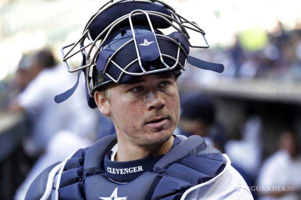 Suspenden a catcher de Marineros de Seattle lo que resta de la campaña