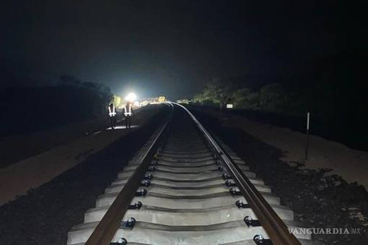 AMLO presume que obras del Tren Maya avanzan incluso en la noche; se inaugurará el año próximo, asegura