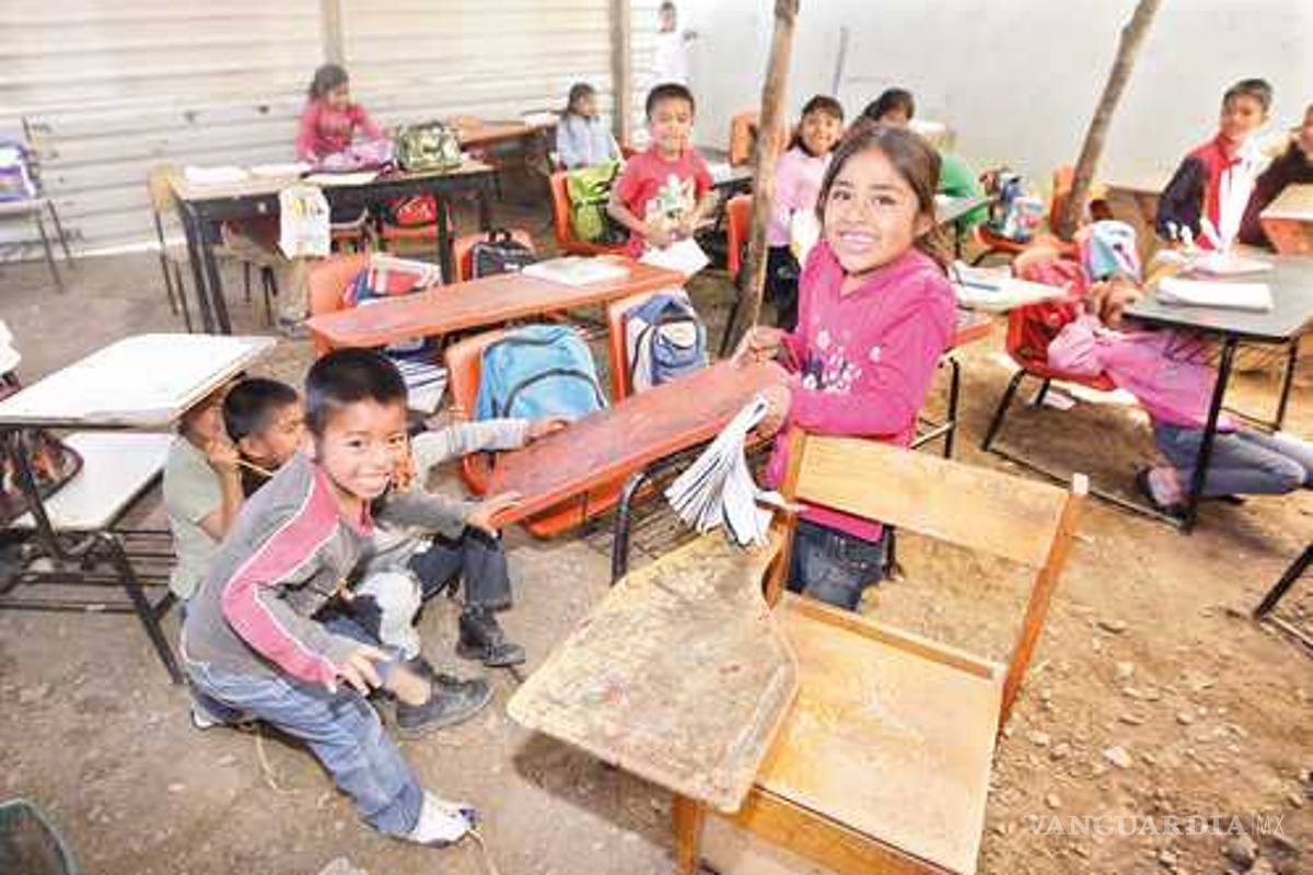 Sigue el rezago en mobiliario y equipo básico en primarias