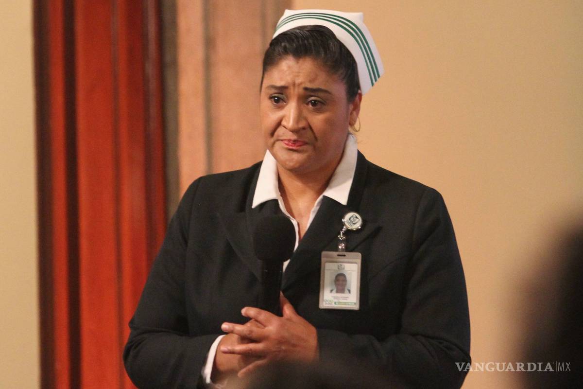 Con lágrimas en los ojos, enfermera pide en conferencia sobre COVID-19 cuidar al personal de Salud: "Estamos dejando la vida"