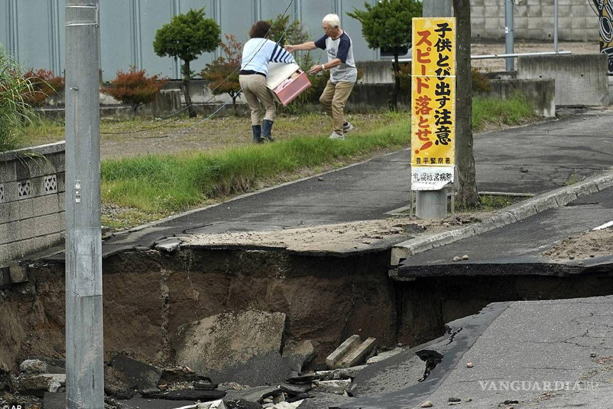 Al menos 30 muertos tras sismo en isla de Japón