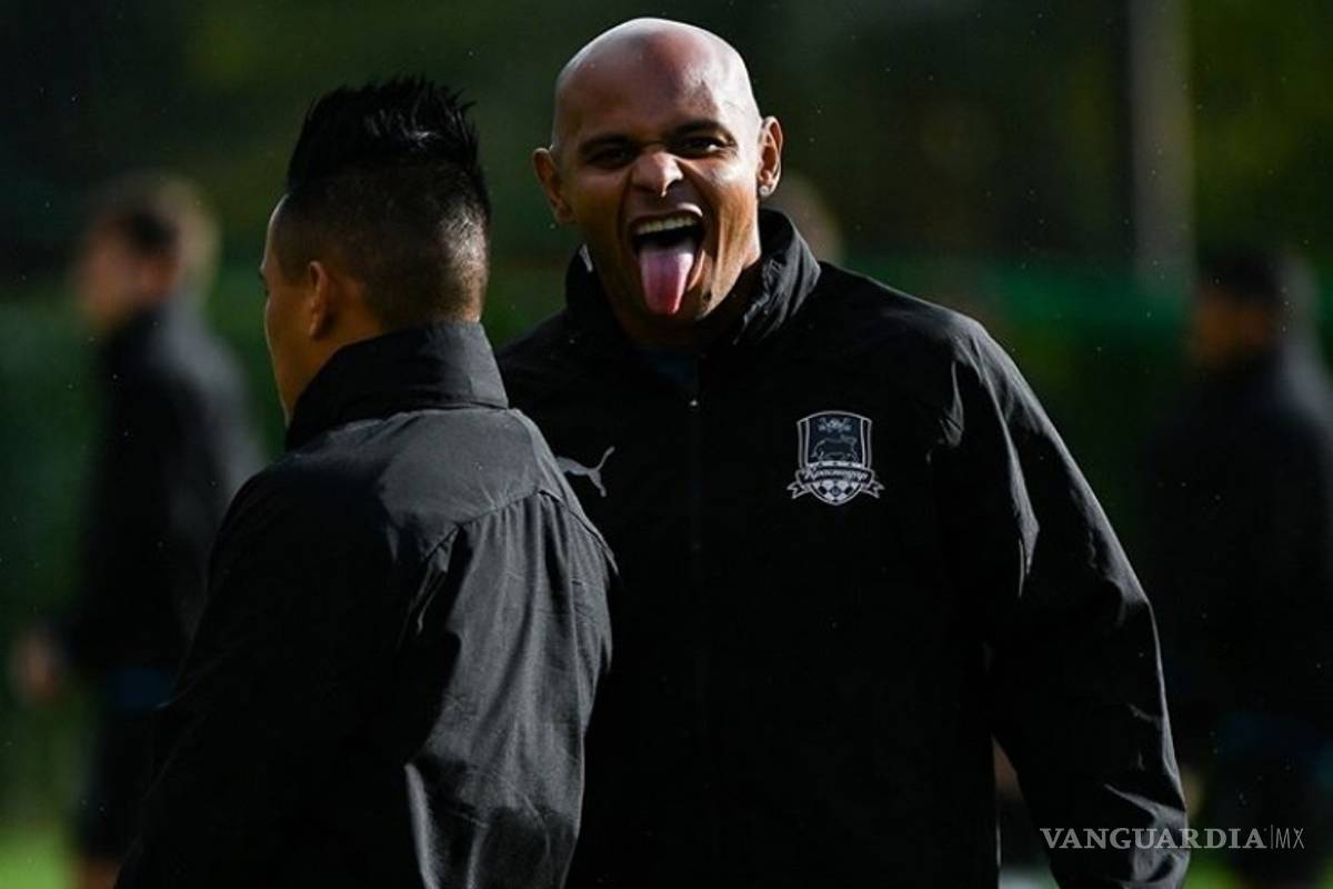 'Es ridículo que un futbolista de color juegue en la selección rusa': delantero ruso Pável Pogrebniak