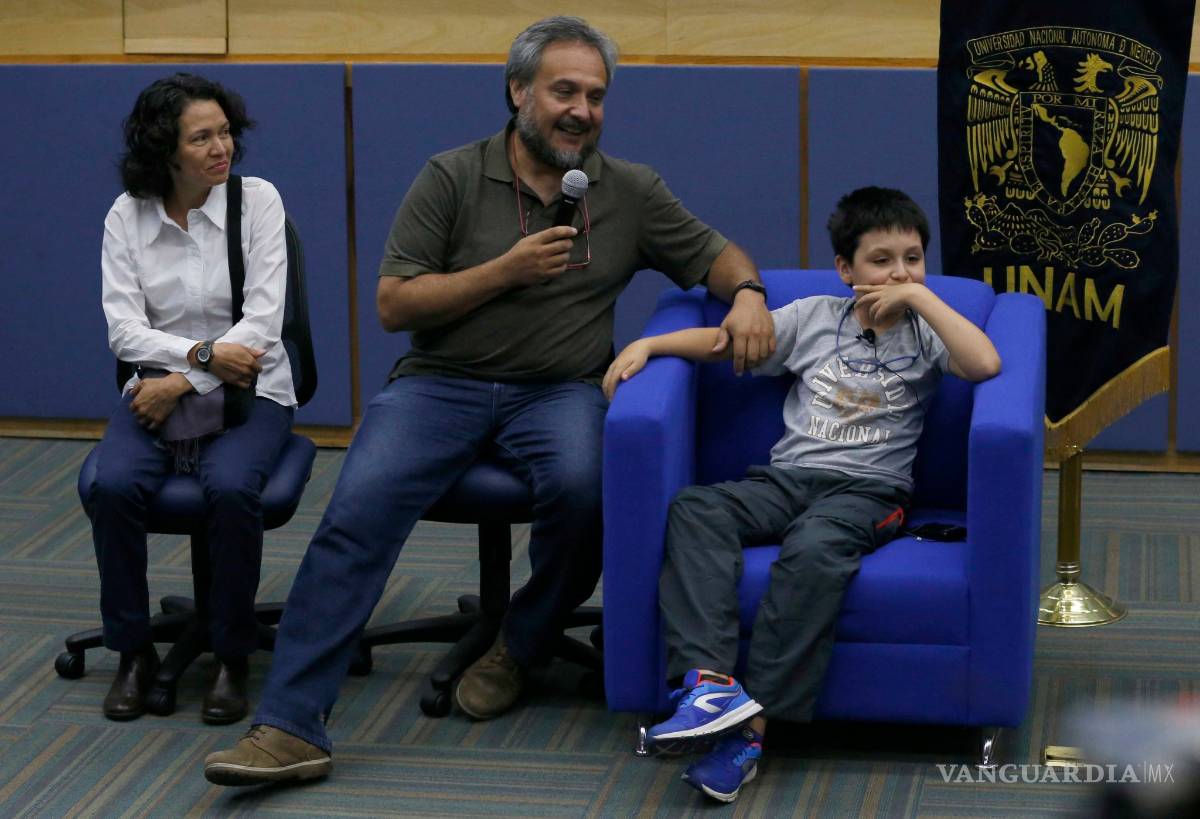 $!Carlos Santamaría, el niño que estudiará física biomédica en la UNAM, no se considera un genio