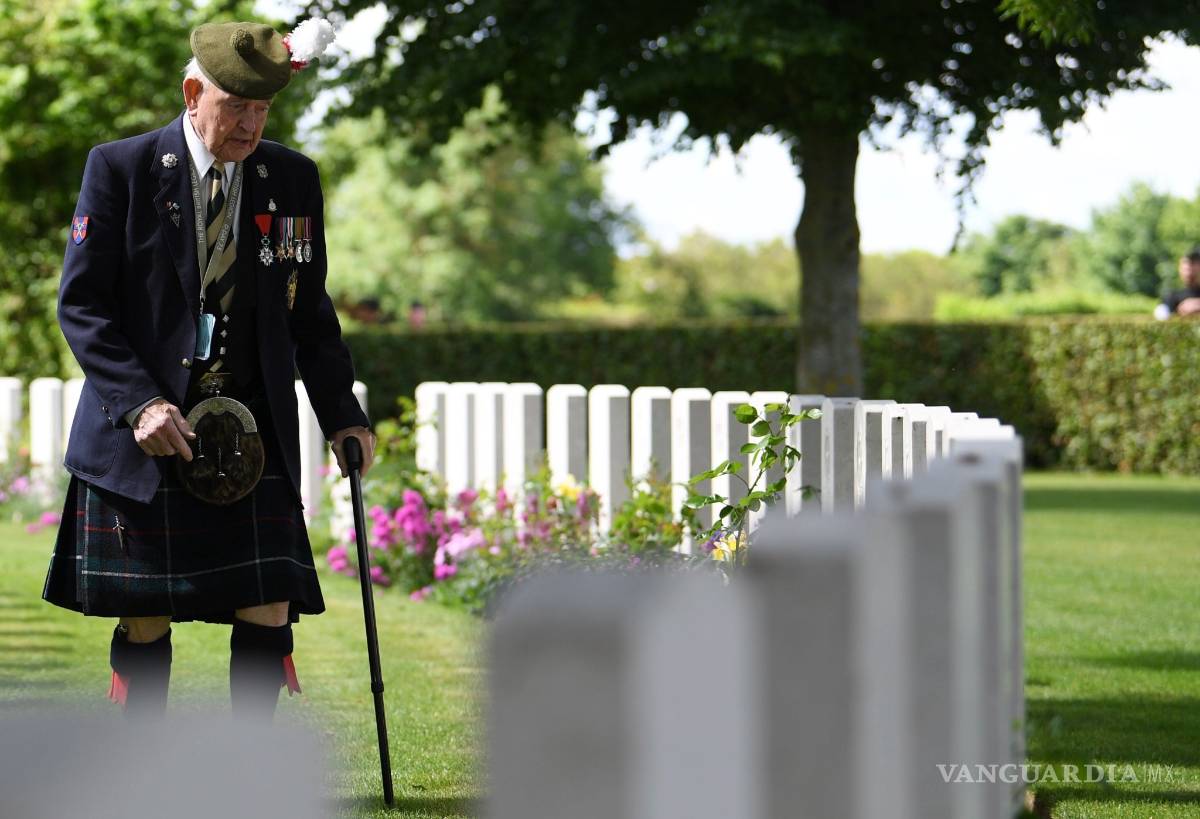 $!Minuto de silencio por los soldados caídos en Normandía