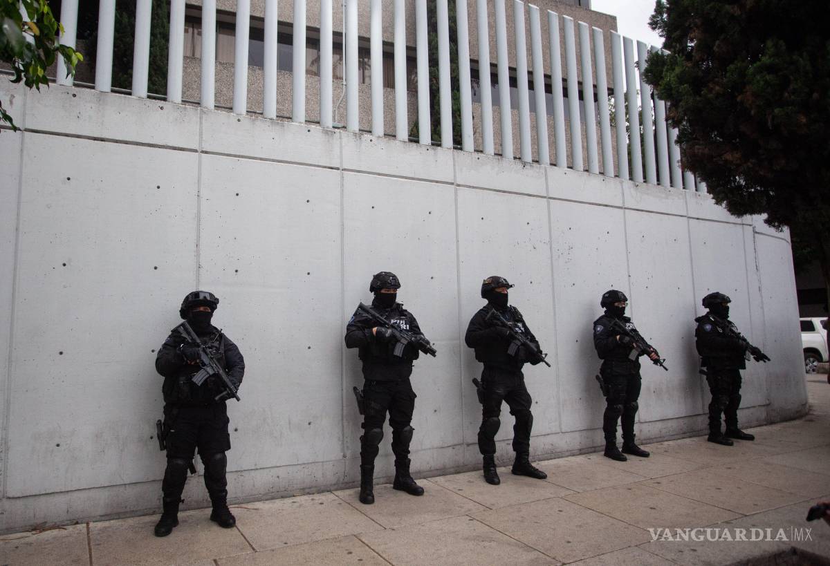 $!CIUDAD DE MÉXICO, 22 FEBRERO 2026.- Llegada nuevo operativo a las instalaciones de la Centro Nacional de Inteligencia y de la Fiscalía General de República (FEMDO) tras los intensos operativo en varios estados del país luego del presunto abatimiento de un líder criminal