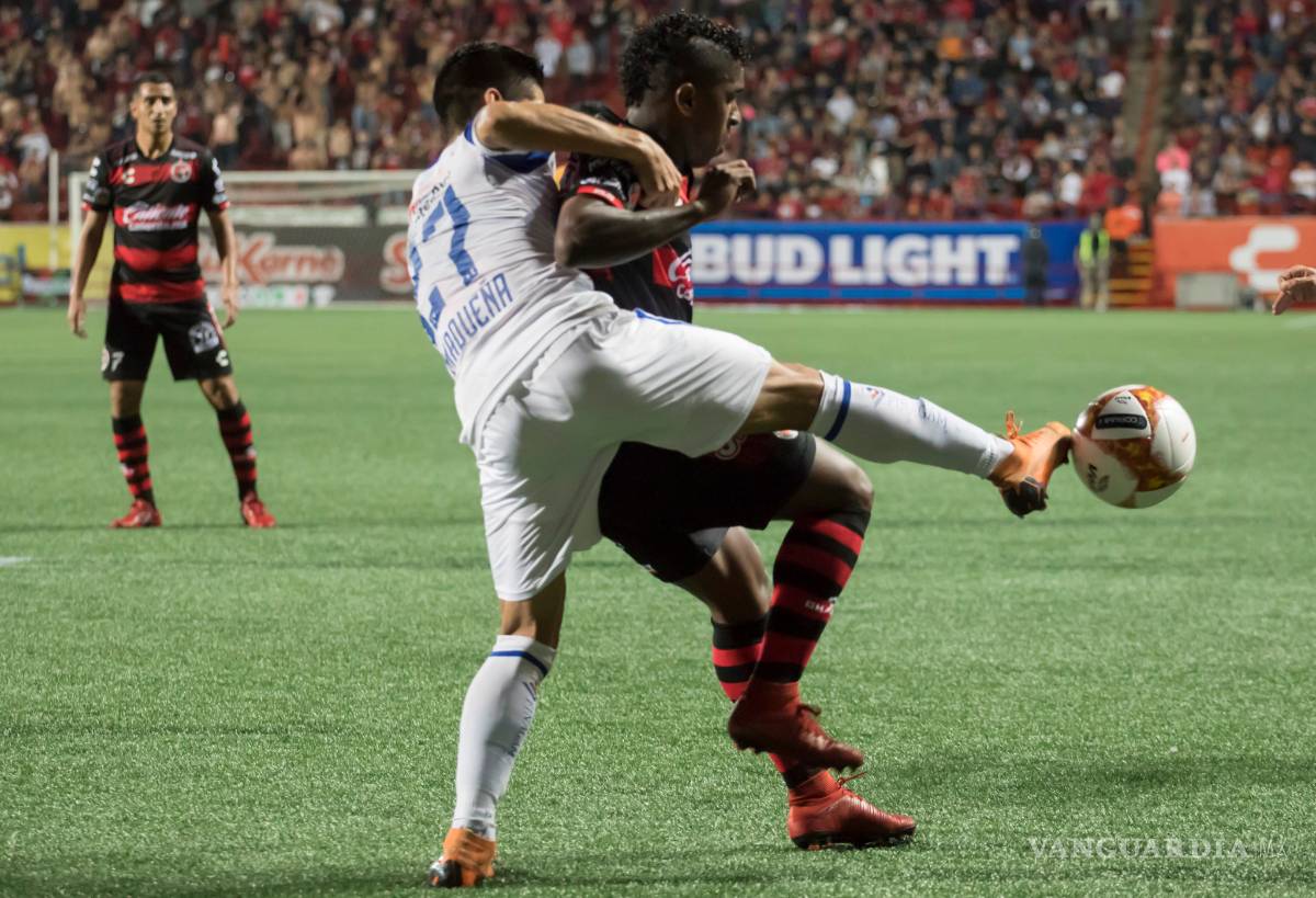 Caixinha se pone 'bravo' en Tijuana, pelea con aficionados de Xolos