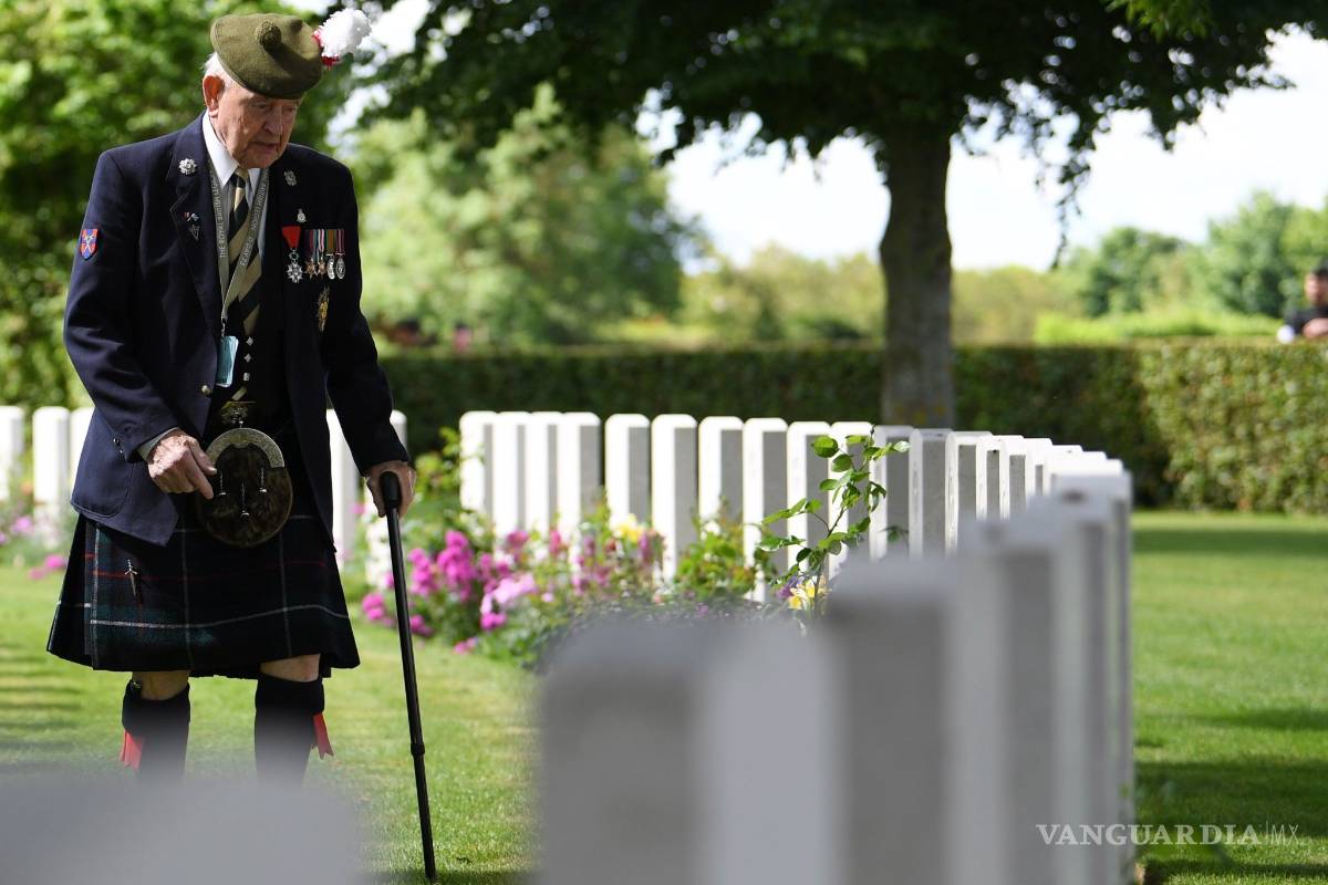 $!Minuto de silencio por los soldados caídos en Normandía