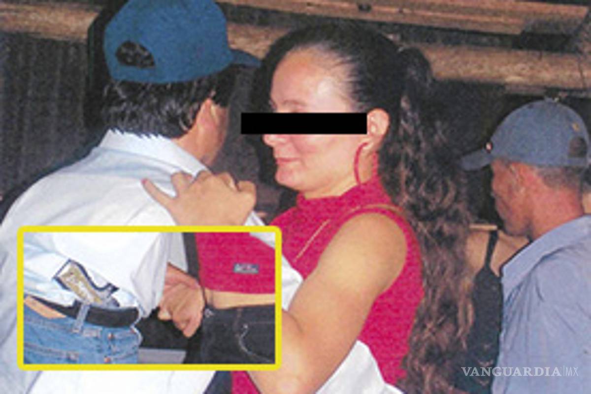 Muestran en juicio fotos de 'El Chapo' bailando y armado