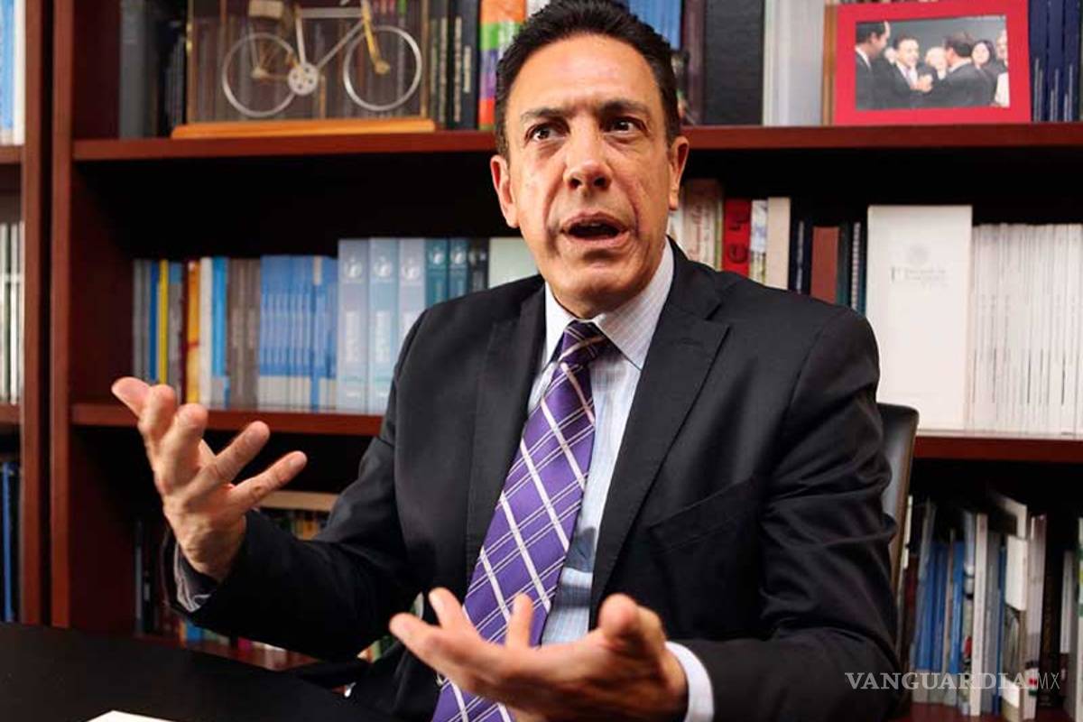 Retira Fayad iniciativa que sancionaría ‘ciberdelitos’