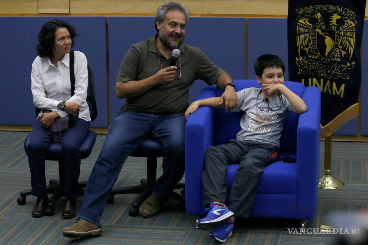 $!Carlos Santamaría, el niño que estudiará física biomédica en la UNAM, no se considera un genio