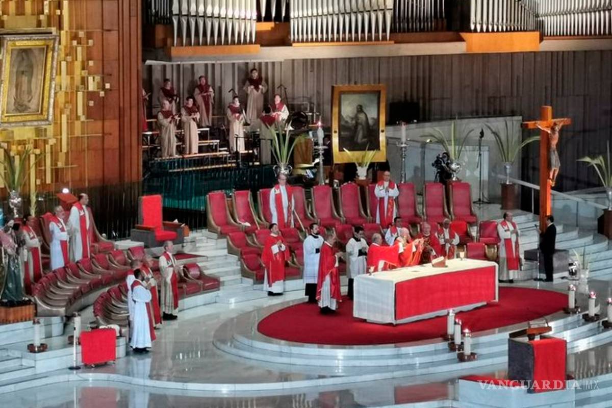 Una vacía Basílica de Guadalupe para misa de Domingo de Ramos