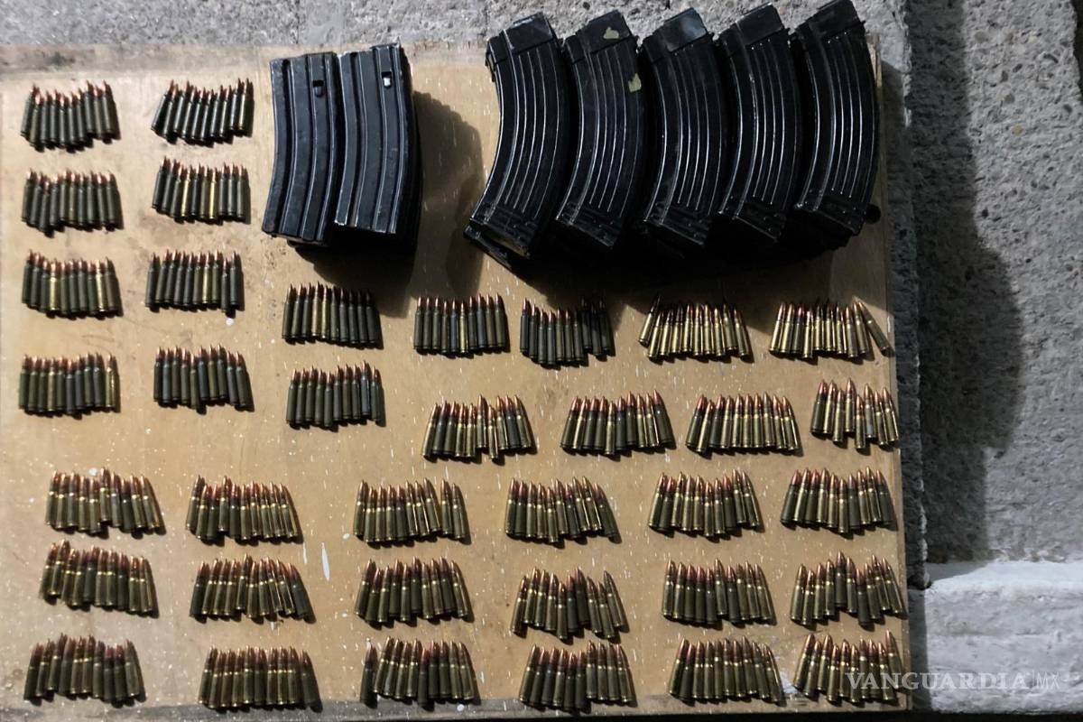 $!Armas largas, cargadores y equipo balístico fueron incautados durante el operativo en Guerrero, Coahuila.