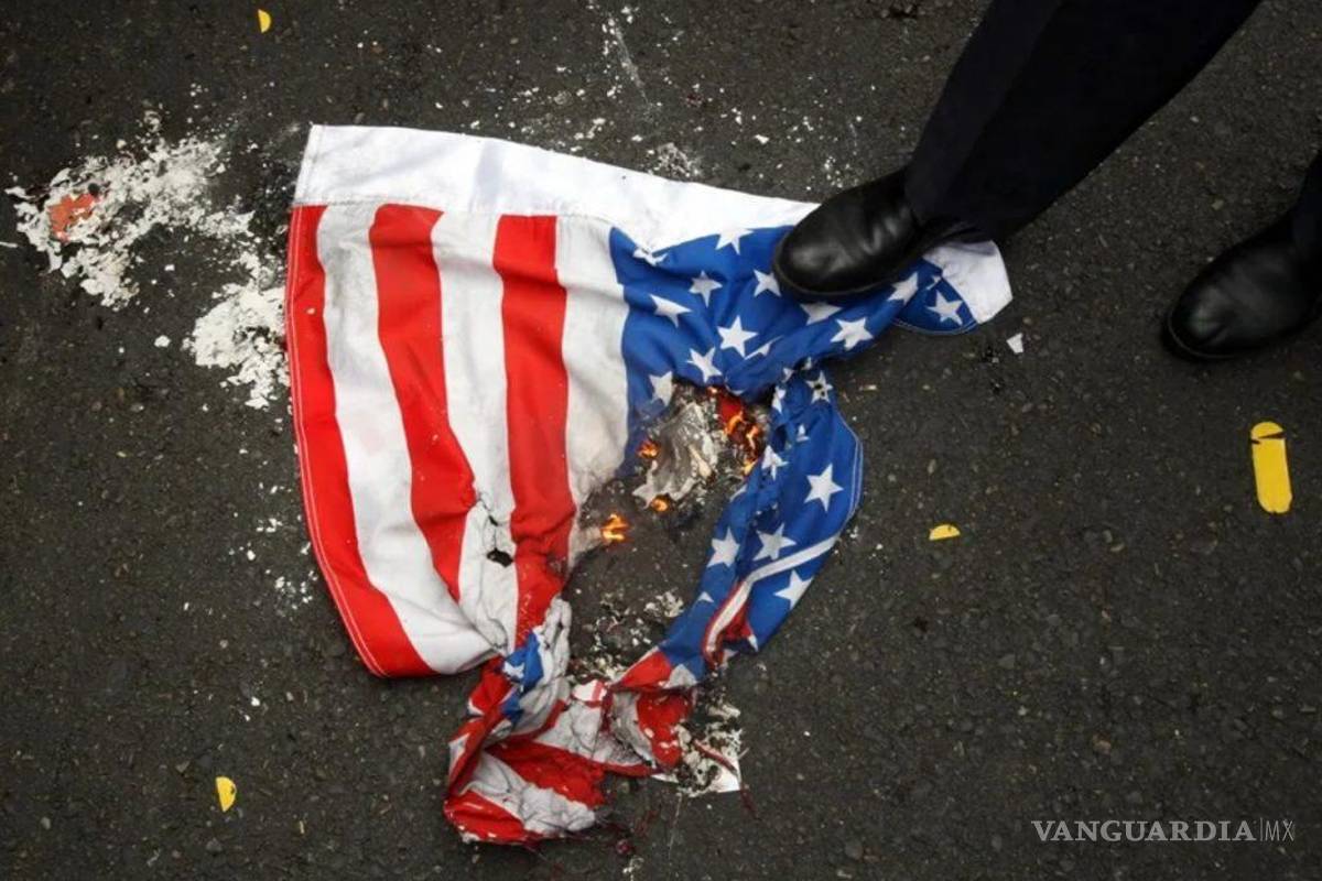 Darán penas de hasta un año a quienes quemen la bandera de Estados Unidos