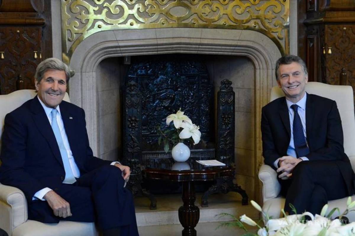 Kerry entrega a Macri documentos sobre la dictadura argentina