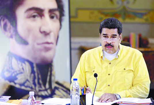 Maduro decreta emergencia económica en Venezuela