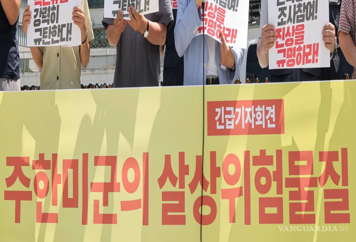$!Una protesta frente a la Embajada de Estados Unidos en Seúl para instar a EU que investigue una fuga de fósforo blanco en su Base Aérea de Osan en Pyeongtaek.