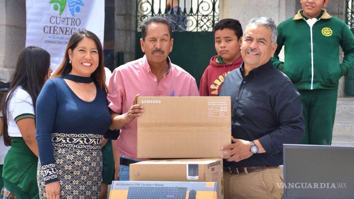 Alcalde de Cuatro Ciénegas dona su sueldo para dotar a escuelas computadoras escolares