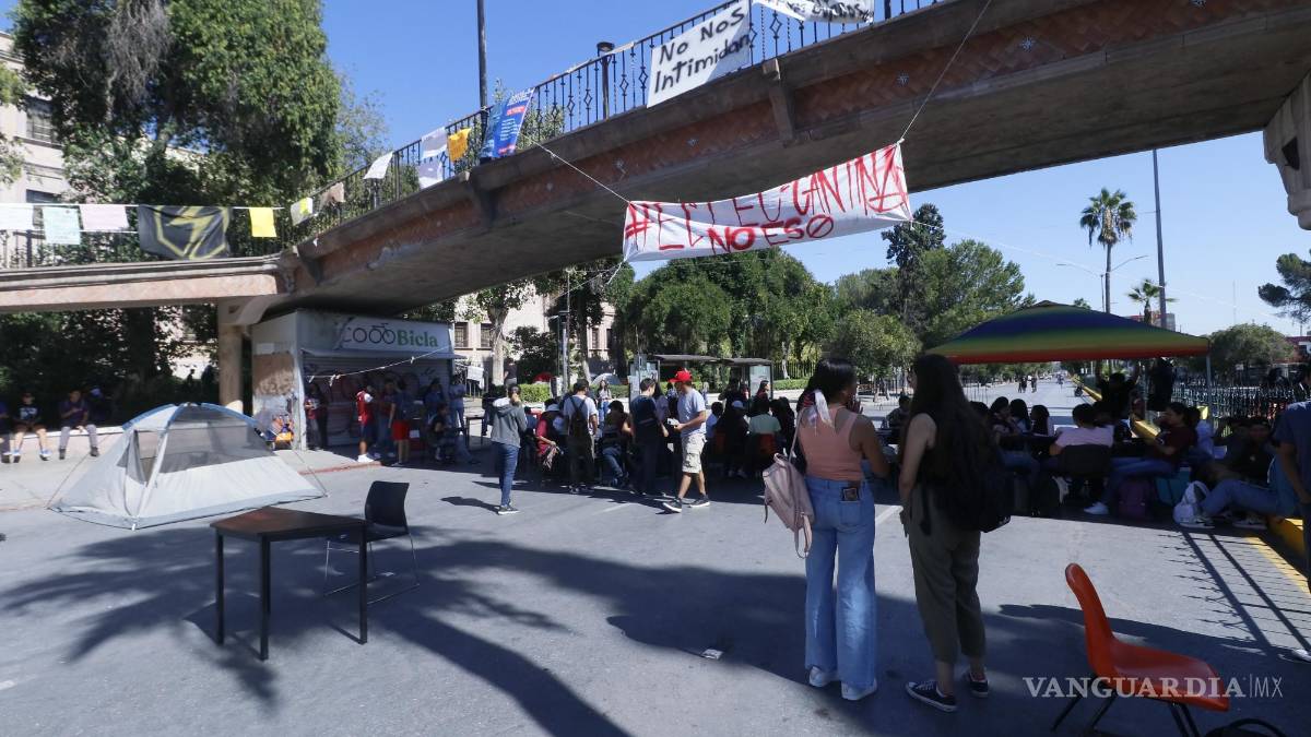 Esperan estudiantes del Tec Saltillo confirmación de renuncia de directora