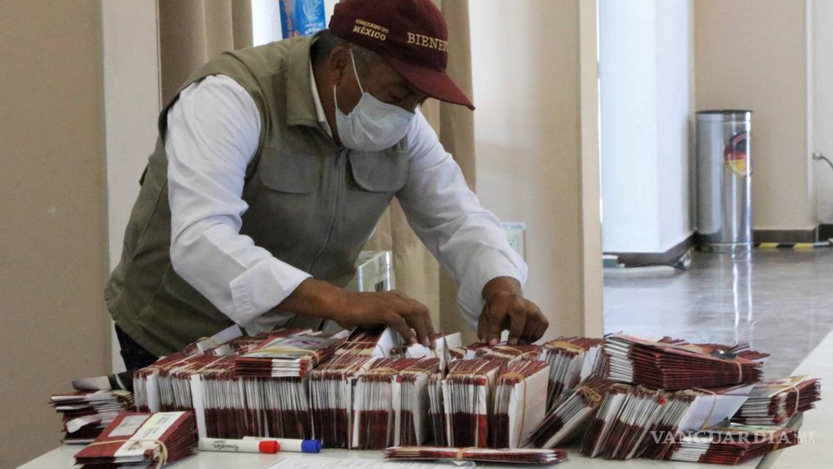 Desorganización y caos en la entrega de becas ‘Benito Juárez’ en Ramos Arizpe