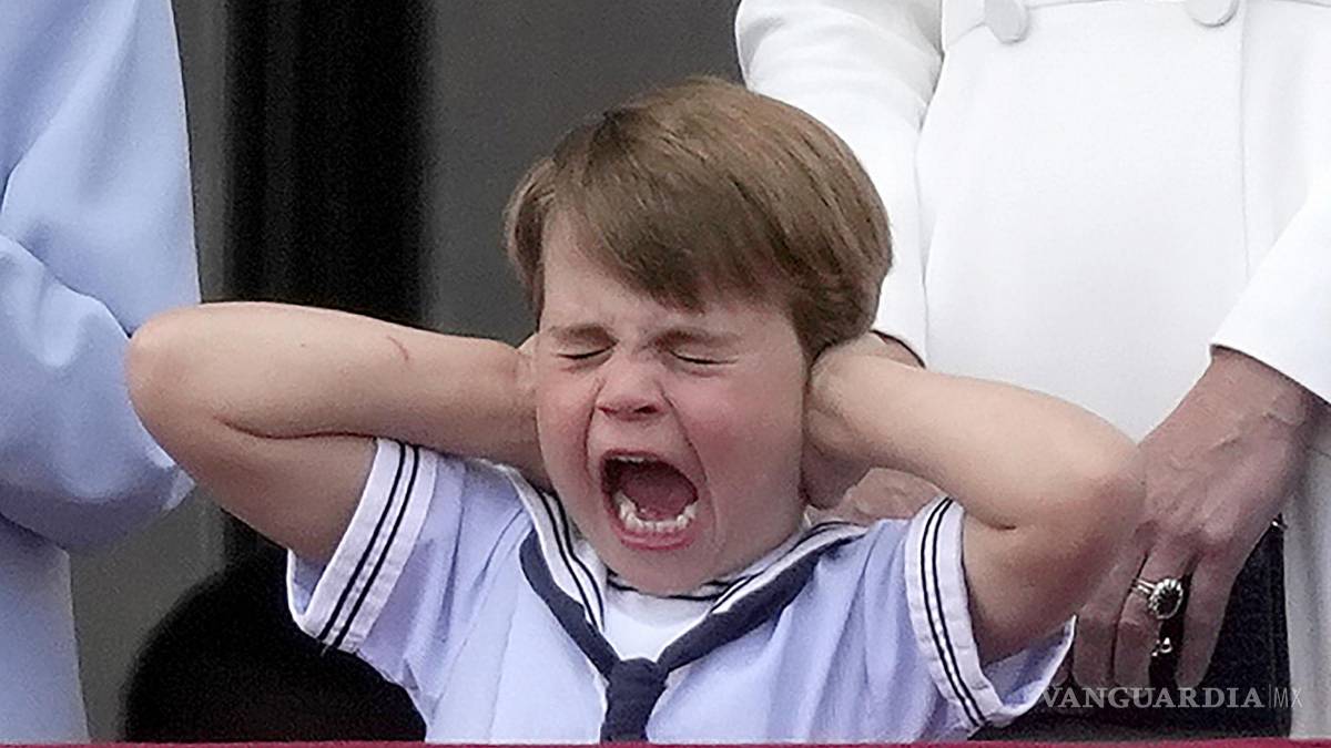 Miles de personas festejan a Isabel II por su Jubileo de Platino