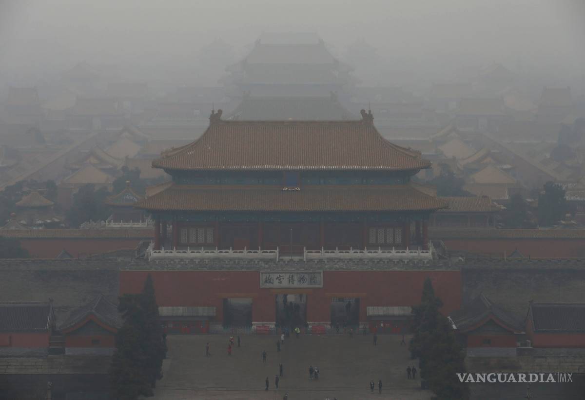 $!Pekín toma medidas contra alerta roja por densa nube de smog