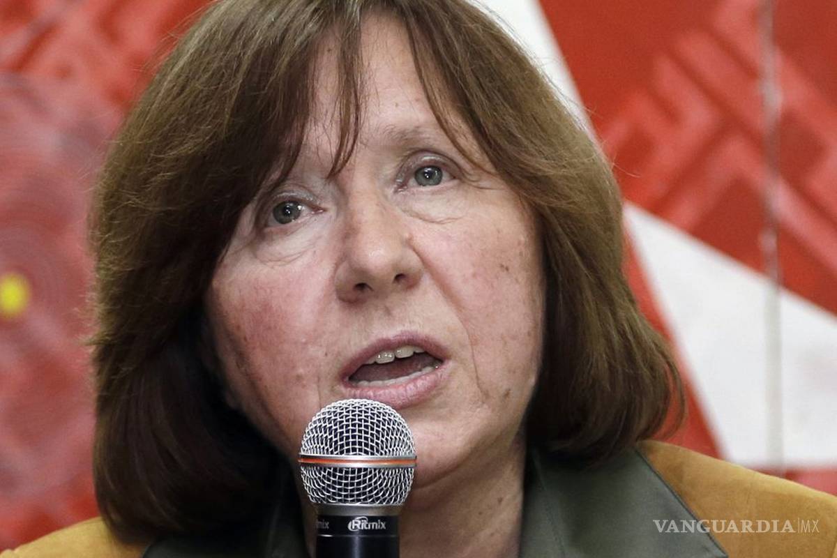 Ganar el Nobel es algo inquietante: Alexievich