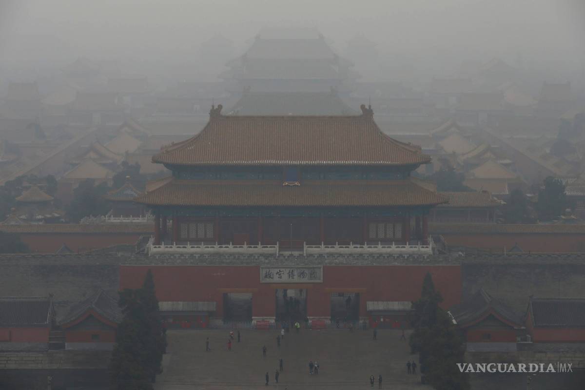 $!Pekín toma medidas contra alerta roja por densa nube de smog