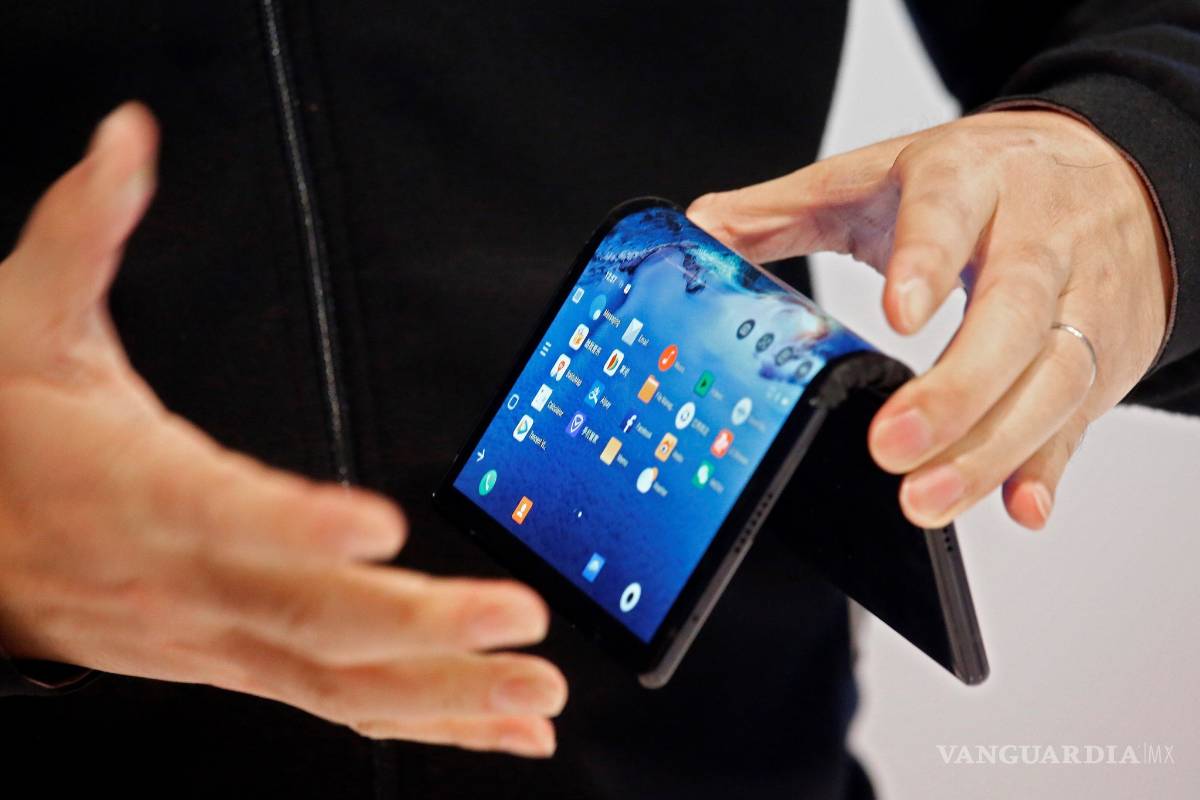 FlexPai, el primer teléfono inteligente con pantalla plegable del mundo es presentado en el CES 2019