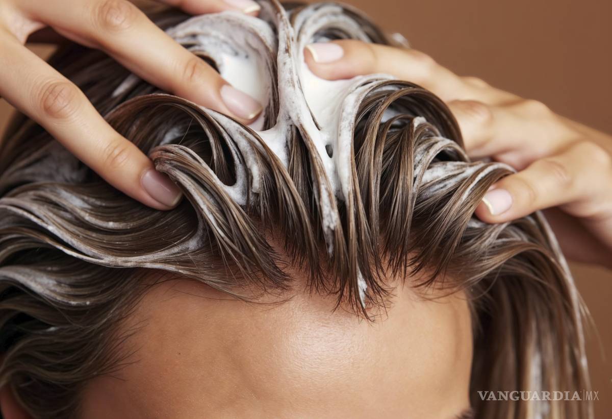 $!La incorporación de azúcar en el shampoo ha captado la atención de quienes buscan eliminar residuos acumulados.