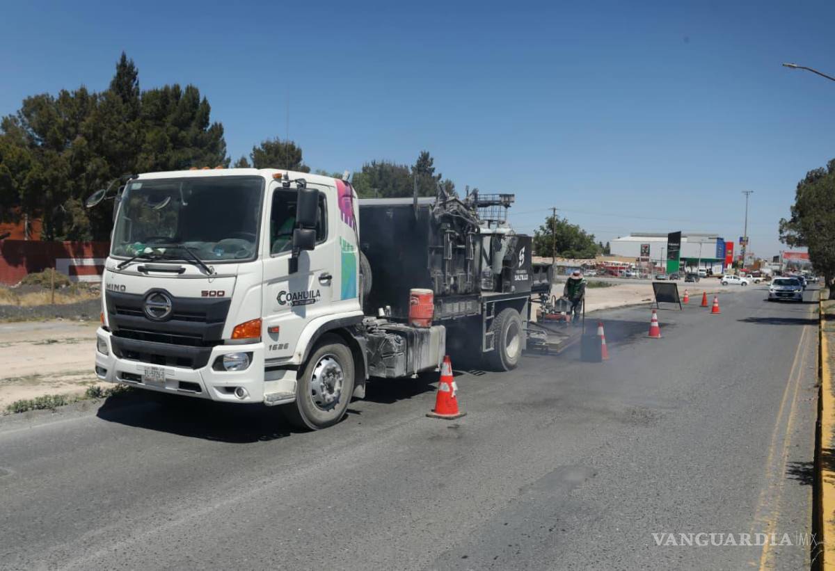 $!El Ayuntamiento de Saltillo invita a la ciudadanía a reportar desperfectos en vialidades a través del asistente virtual de Chatbot.