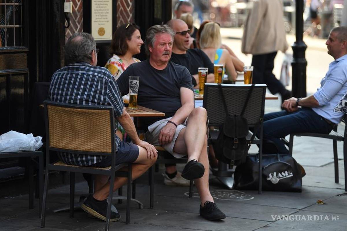 Amenaza Boris Johnson que el Reino Unido está en un momento "peligroso" de la pandemia de COVID-19