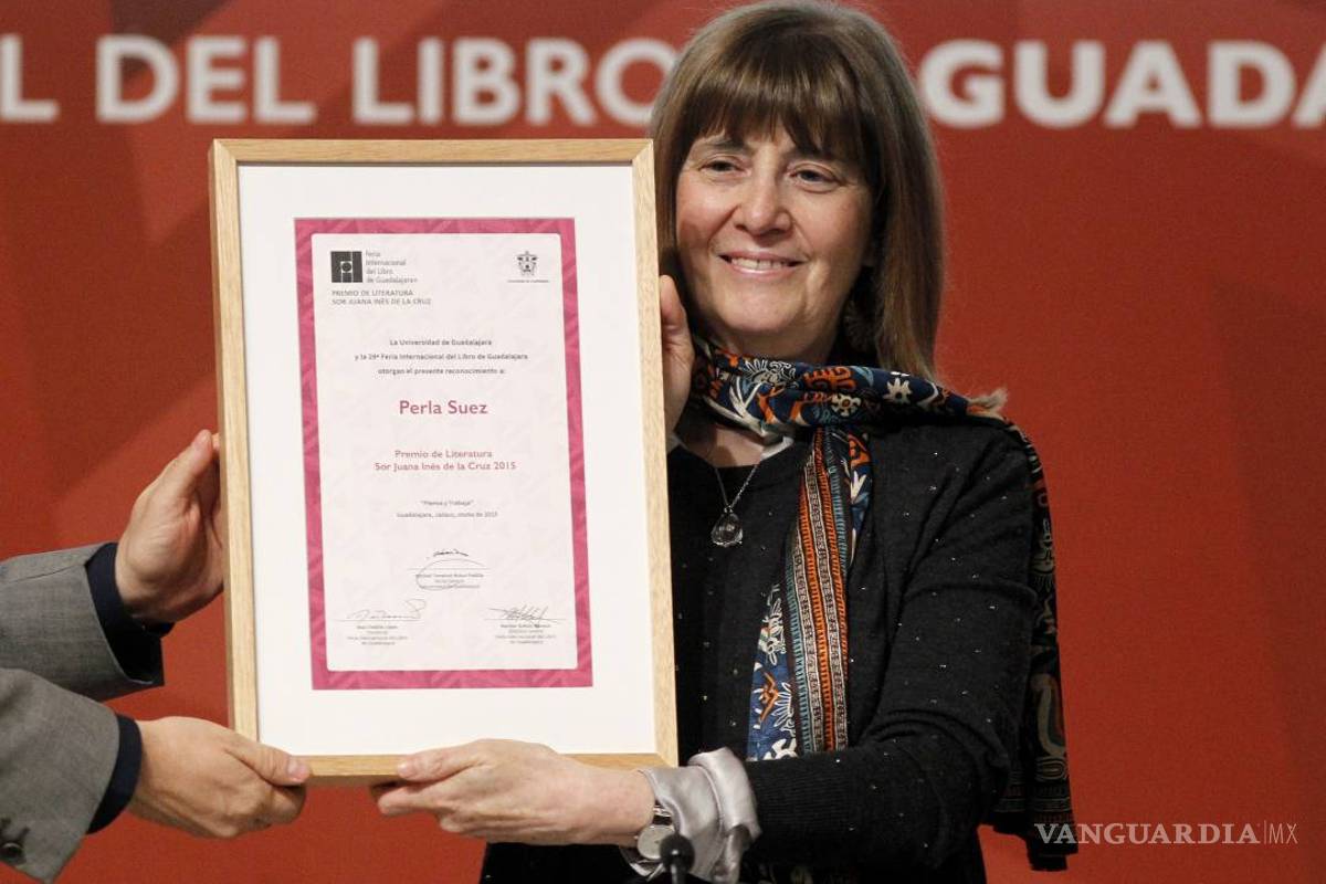 Premia la FIL de Guadalajara a Perla Suez