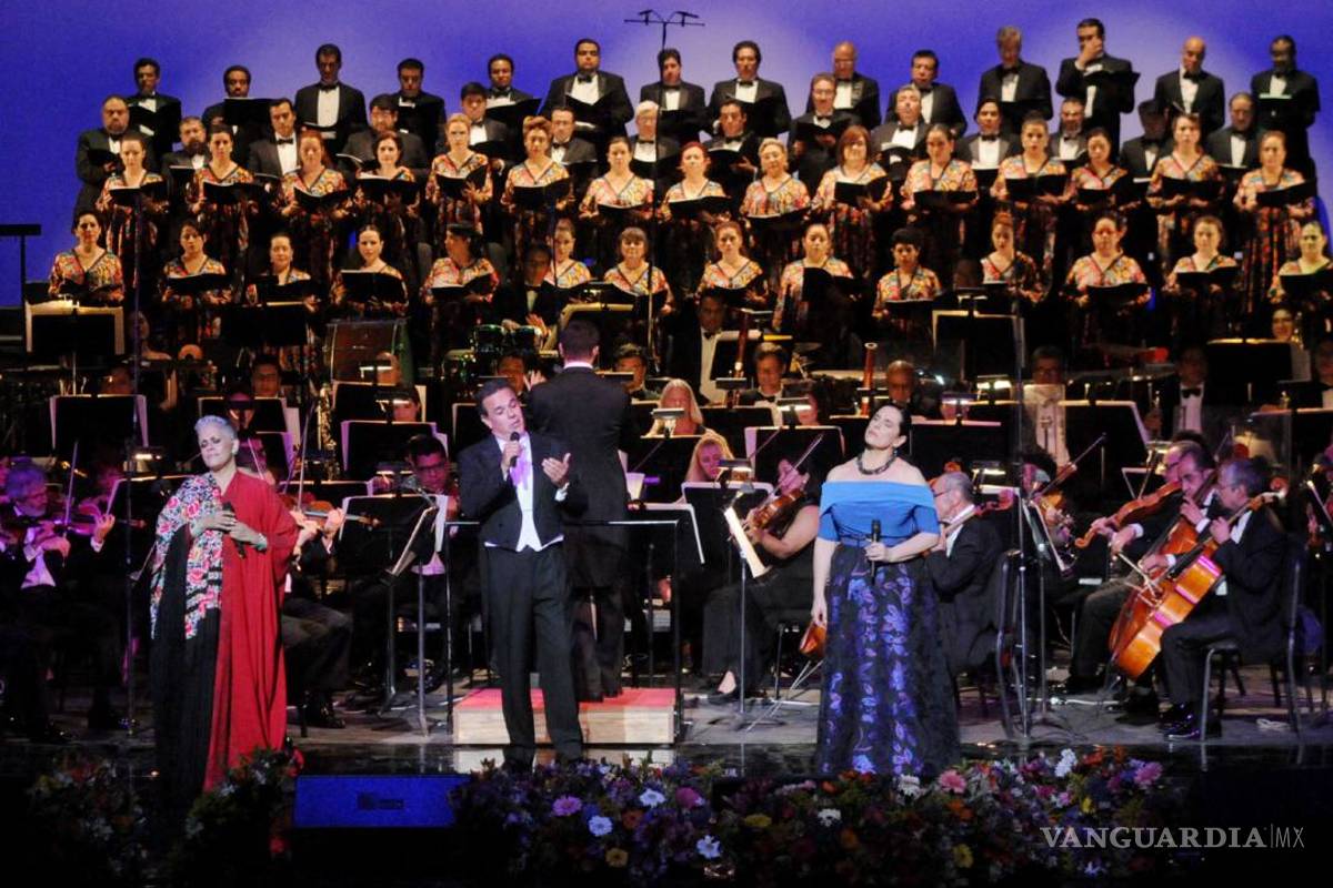 Consuelo Velázquez "vive" memorable homenaje en Bellas Artes