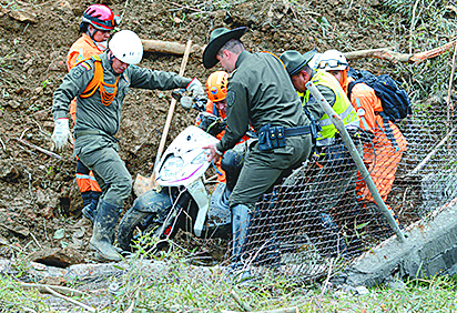 Gigantesco alud deja muertos y atrapados en Bogotá