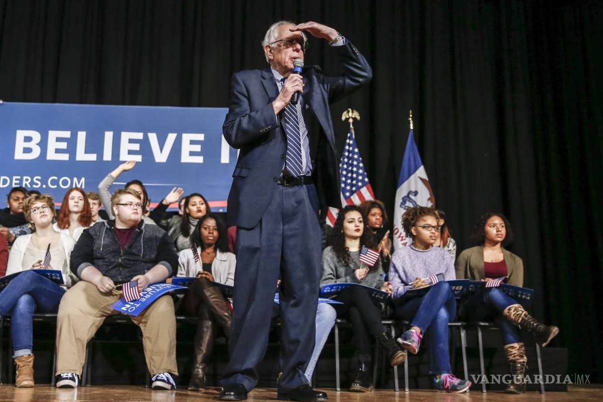 Sanders aprieta a Clinton y Trump se desmarca de Cruz en vísperas de Iowa