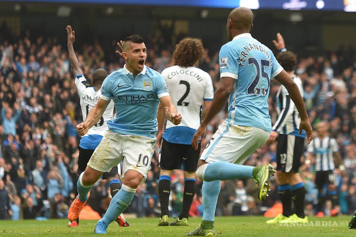 Agüero marca cinco goles y pone al City líder de la Premier