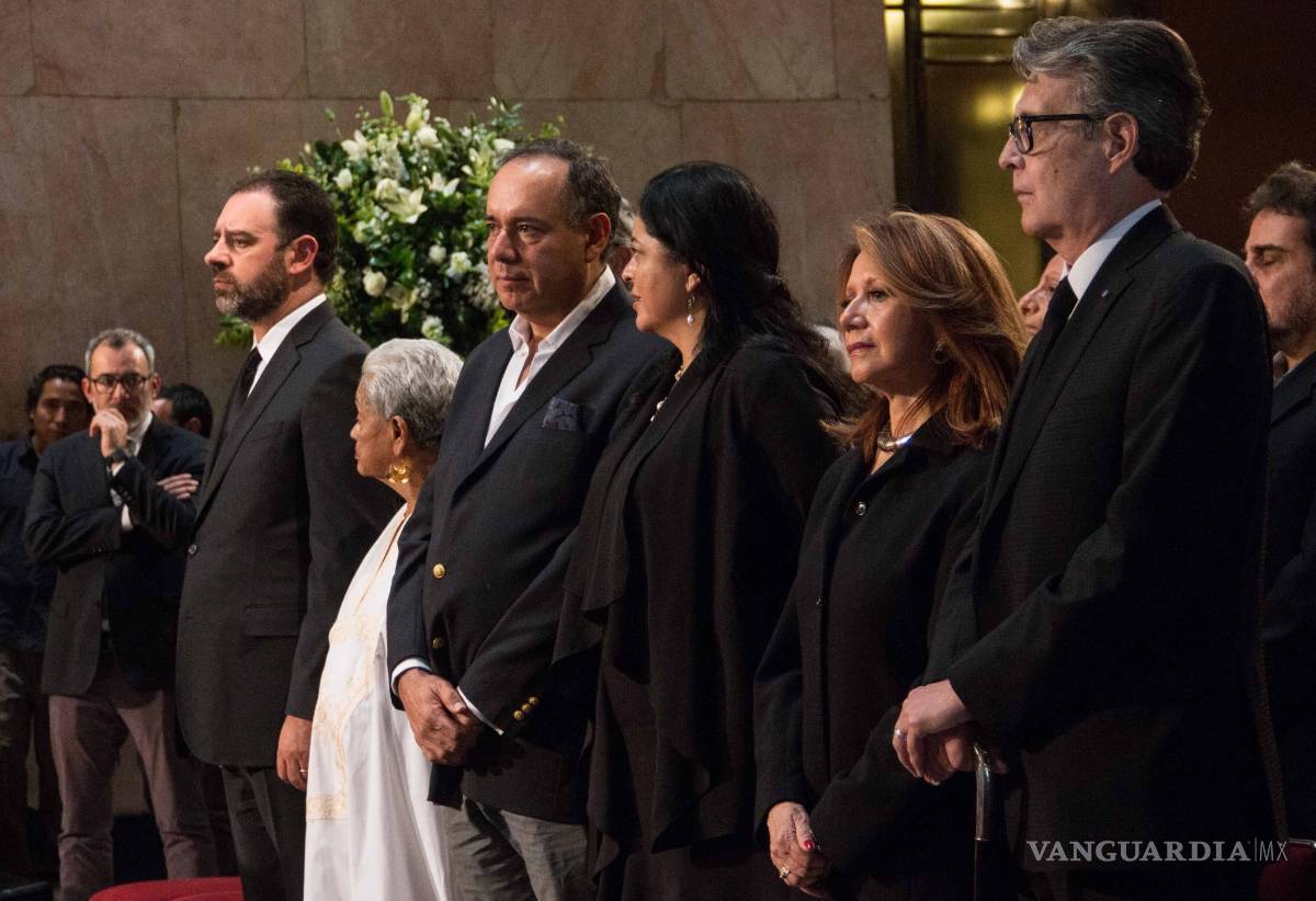 $!Despiden a Rafael Coronel entre aplausos en Bellas Artes