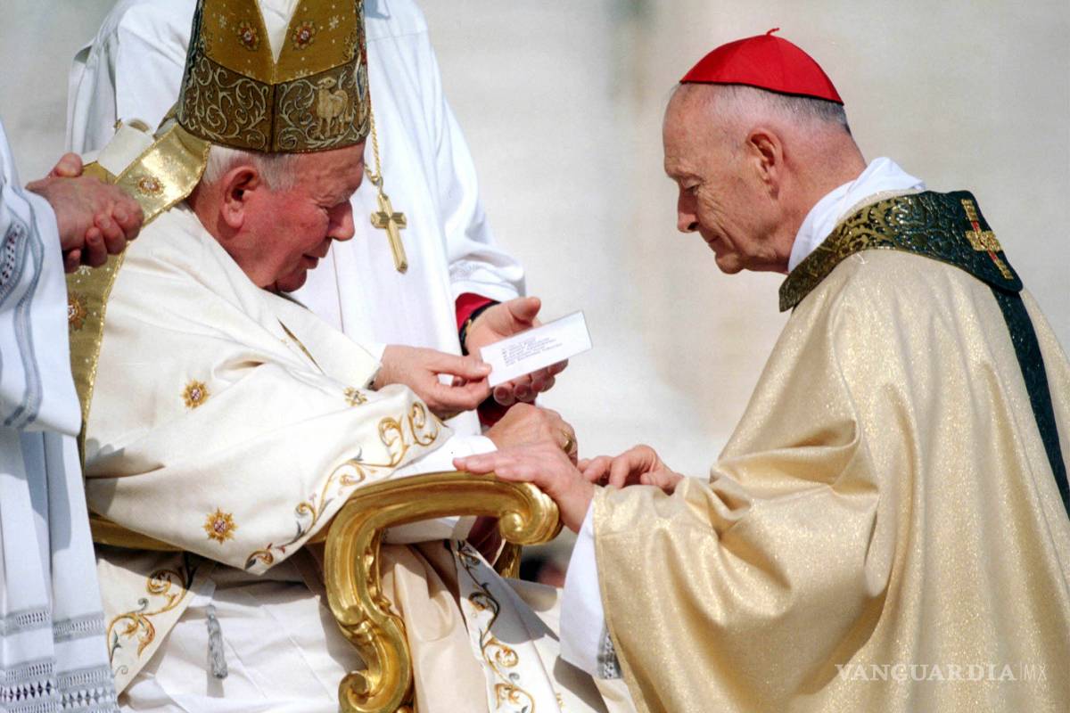 Piden suprimir culto a Juan Pablo II por las víctimas de sacerdotes pederastas