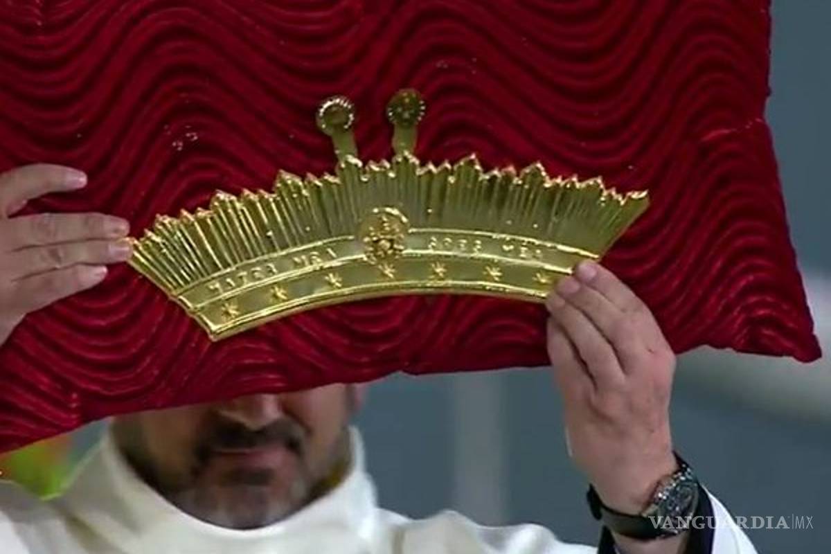 El Papa Francisco obsequia a la Virgen de Guadalupe una corona