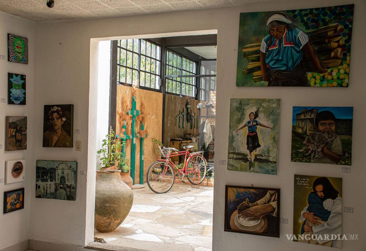 $!Vista de varias obras en el Centro Cultural Independiente ArTex de San Juan Chamula, Chiapas (México).