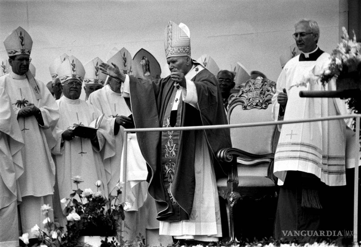 $!Así celebran el centenario del nacimiento de Juan Pablo II en tiempos del coronavirus (fotos)