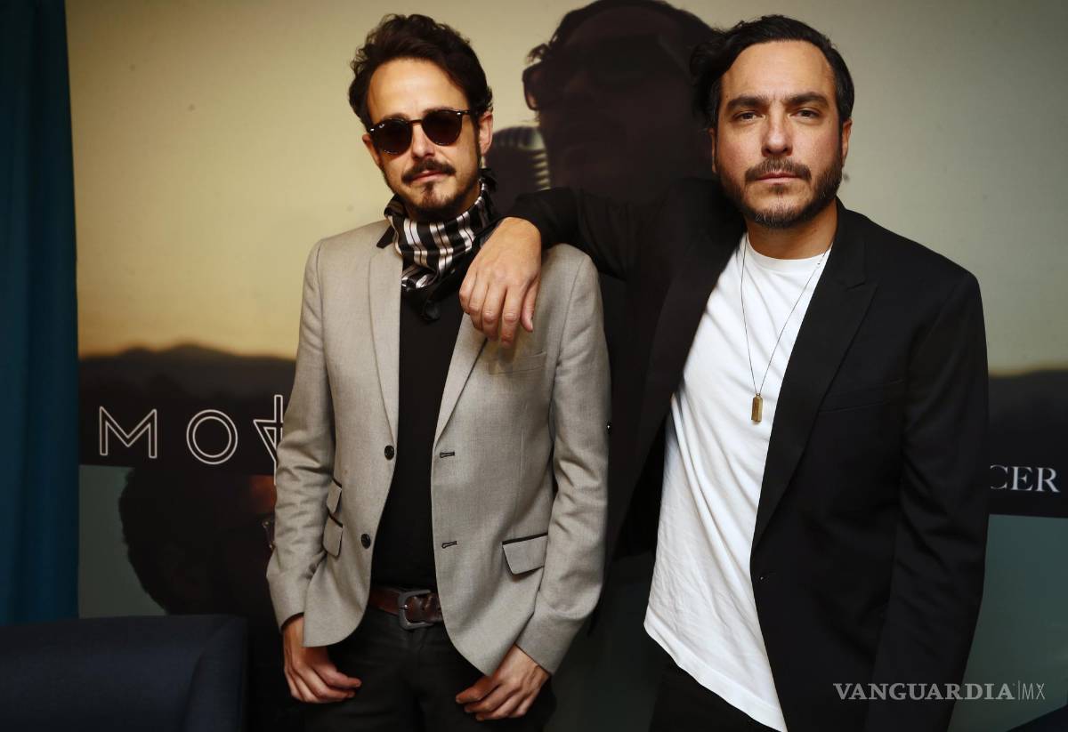 $!Los integrantes de la banda mexicana Motel, Rodrigo Dávila (d) y Billy Méndez (i) en Ciudad de México (México).