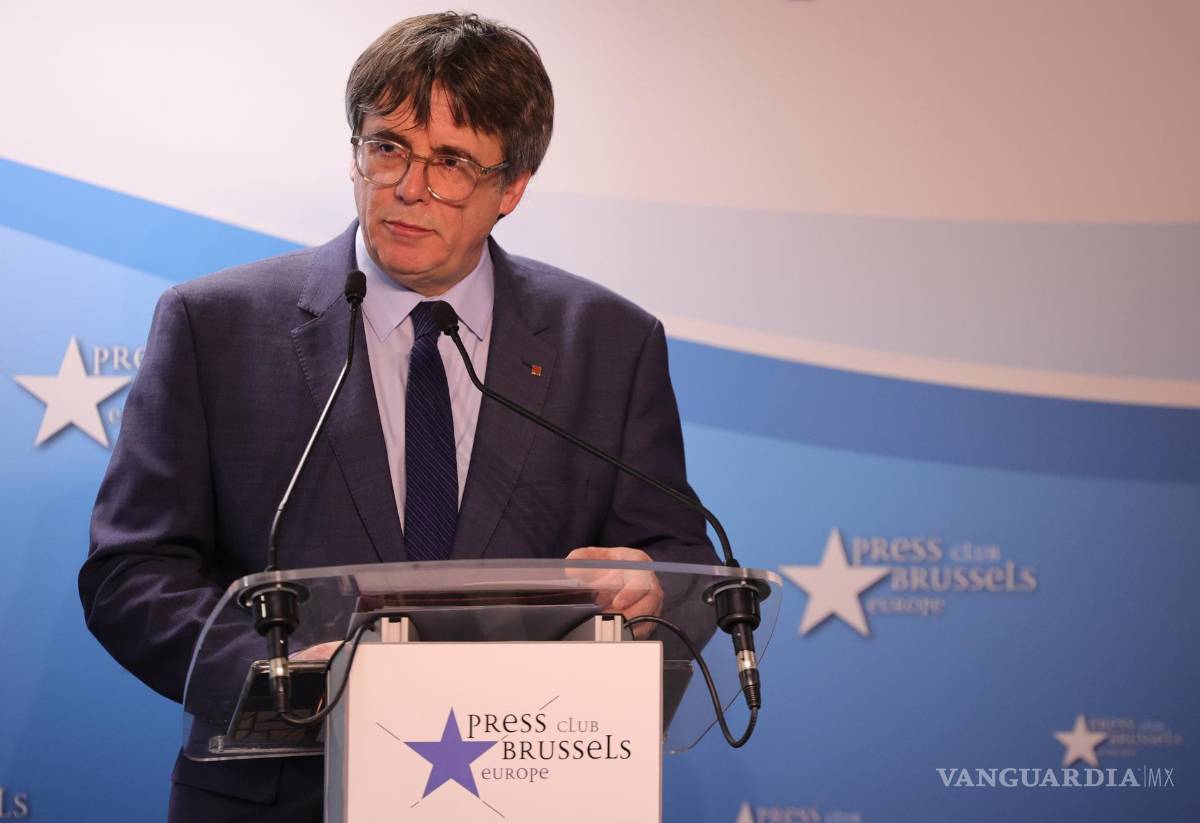 $!El europarlamentario Carles Puigdemont durante la conferencia de prensa en Bruselas, Bélgica.