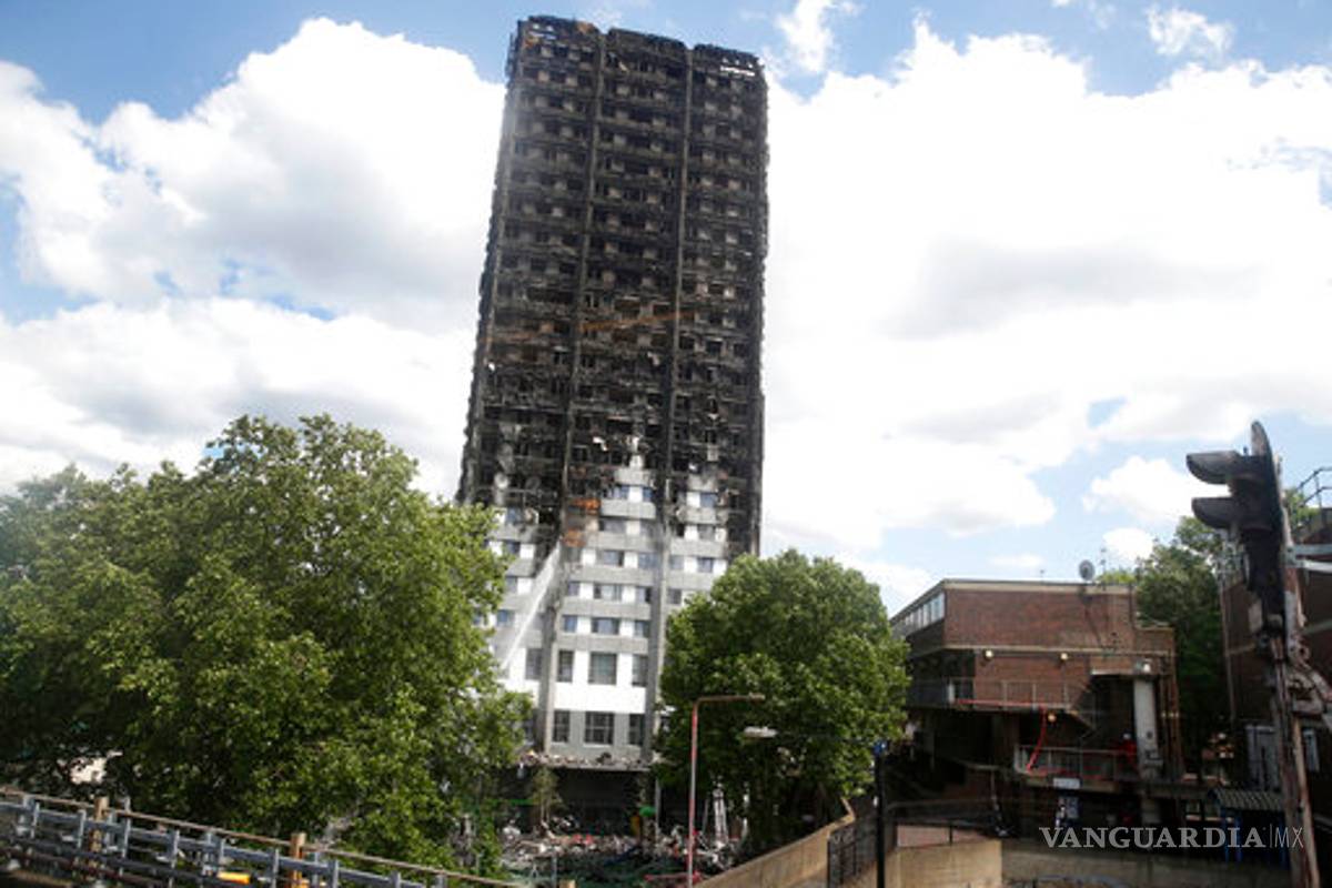 Ya son 17 los muertos por incendio en torre de departamentos en Londres