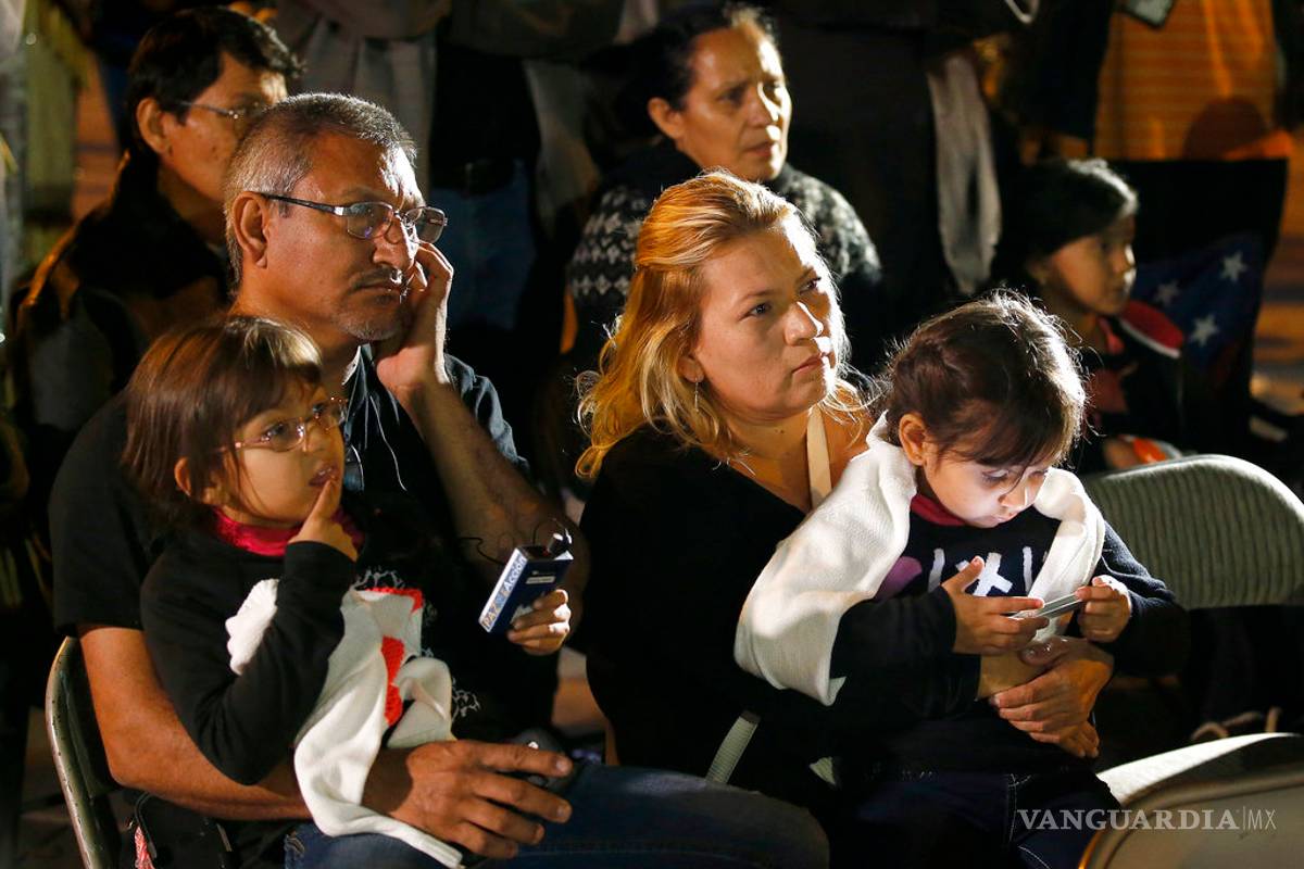 $!Obama también enfrentó ola de familias migrantes