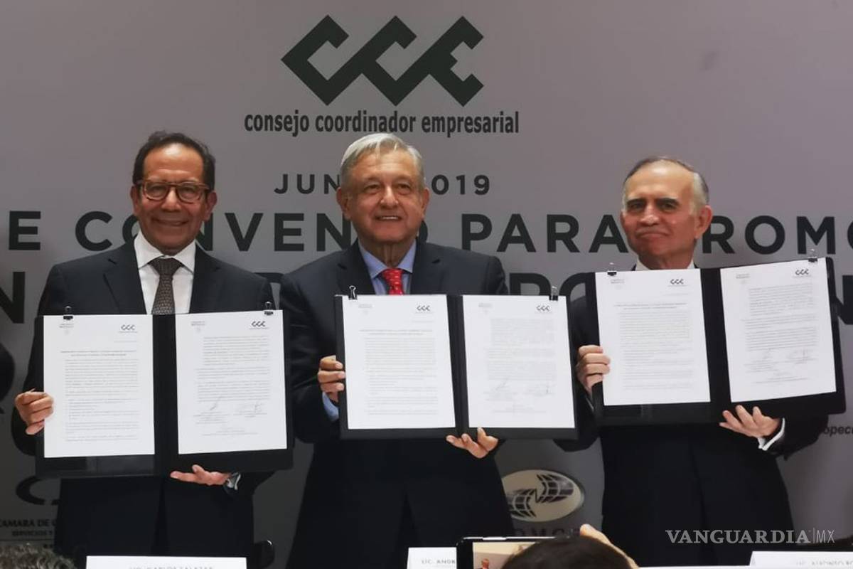 AMLO anuncia que empresarios invertirán 32 mil mdd en 2019