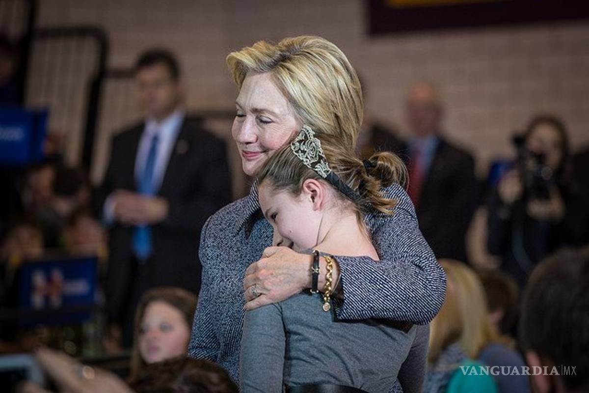 Pase lo que pase esta noche, gracias por todo: Hillary Clinton