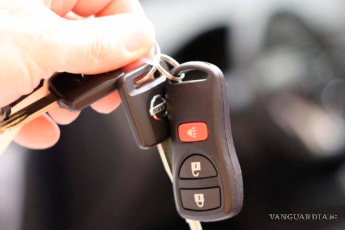 Detienen en Torreón a mujer con vehículo robado